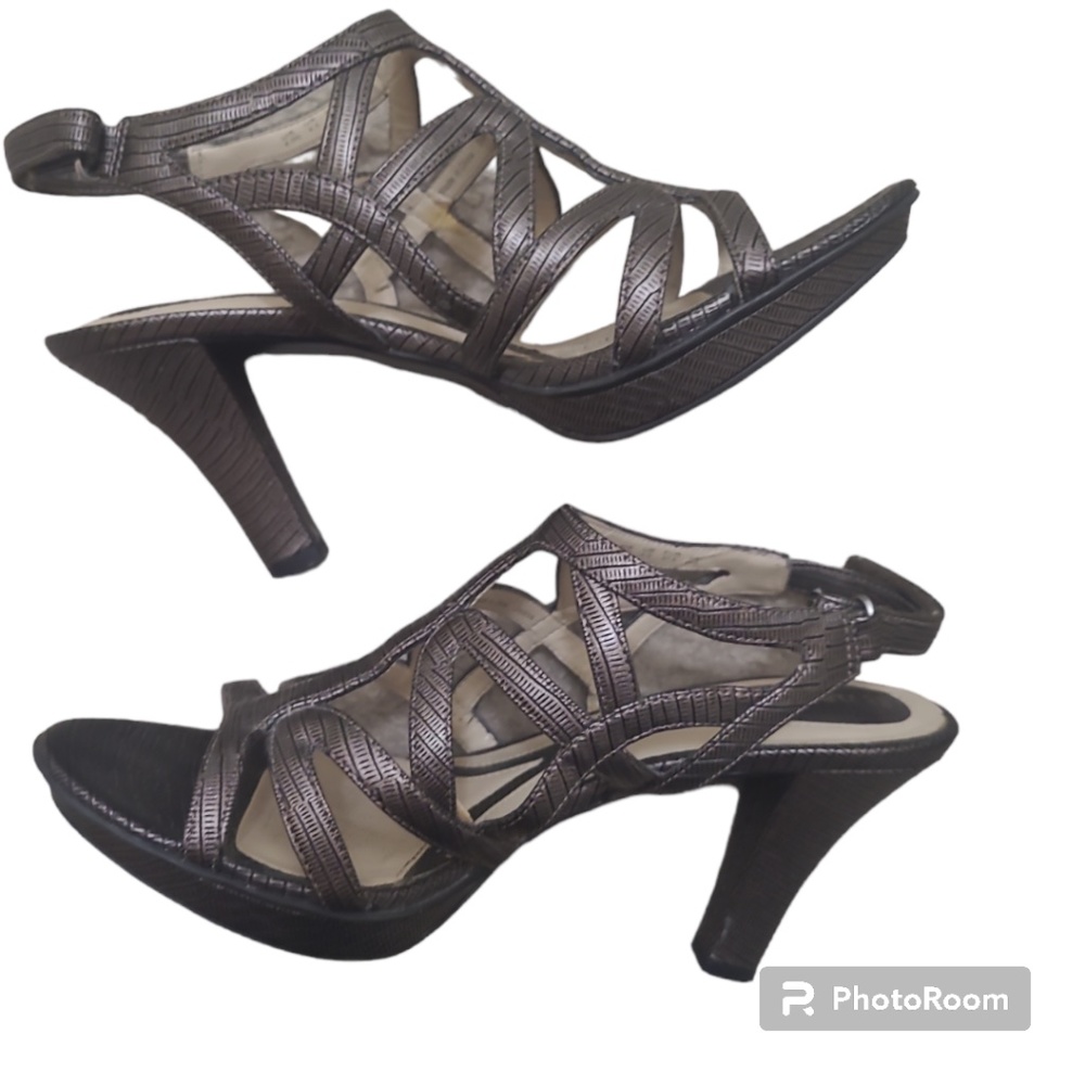 Danya Naturalizer N5 Comfort Women's 6 1/2M Open Toe Heeled Sandal Color: Bronze